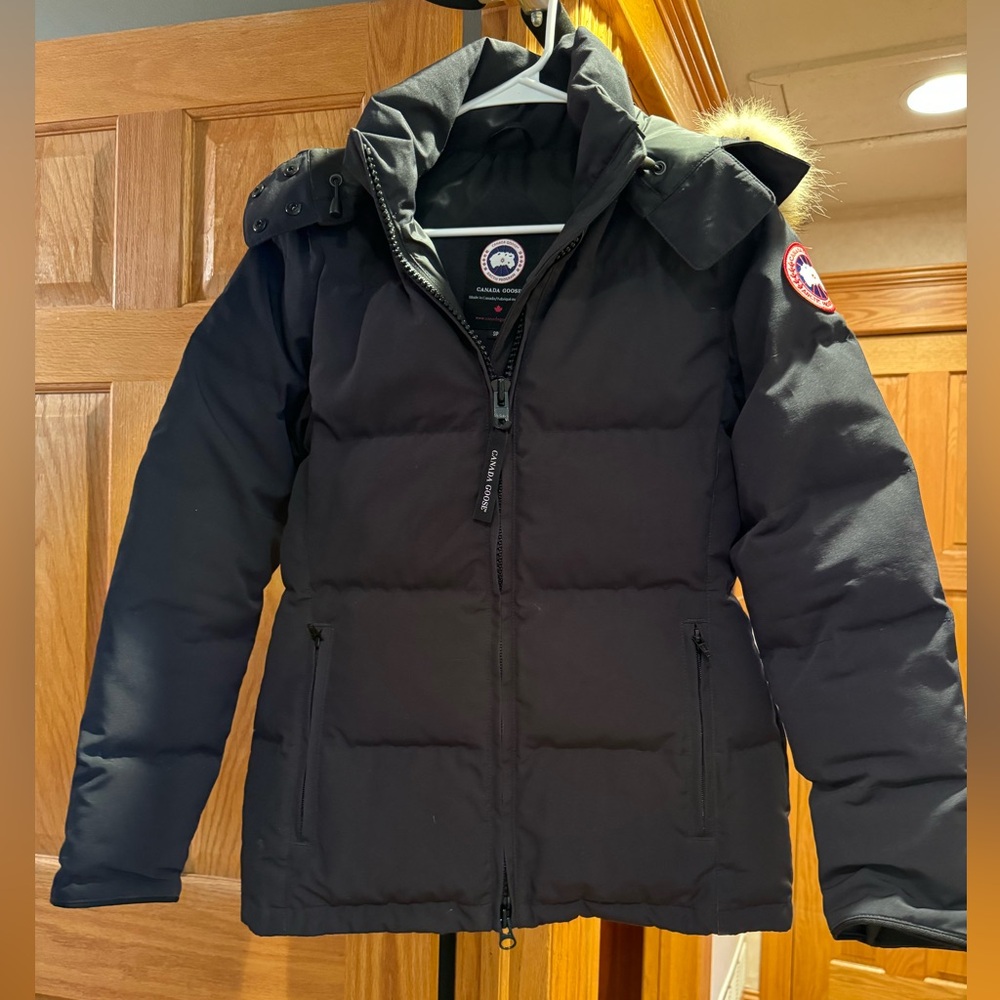 Canada Goose Chelsea Slim Fit Down Parka W/ Genuine Coyote Fur Trim - Size Small